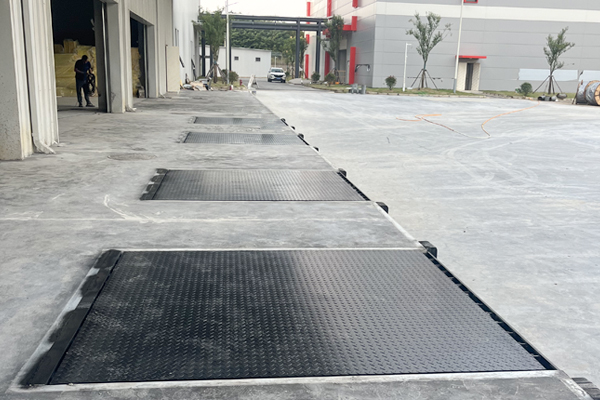 苏州市苏容塑料制品仓库出货口安装卸货平台 苏州市苏容塑料制品仓库出货口安装卸货平台