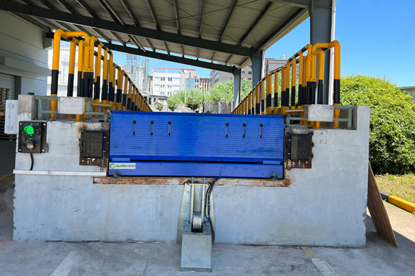 带货车限动器的基坑式卸货平台 带货车限动器的基坑式卸货平台