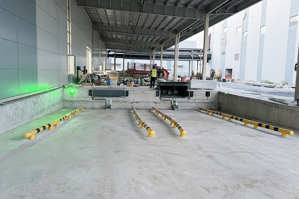 带货车限动器的装卸货平台 带货车限动器的装卸货平台