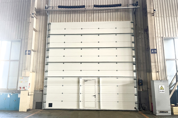 提升门带小门 提升门带小门