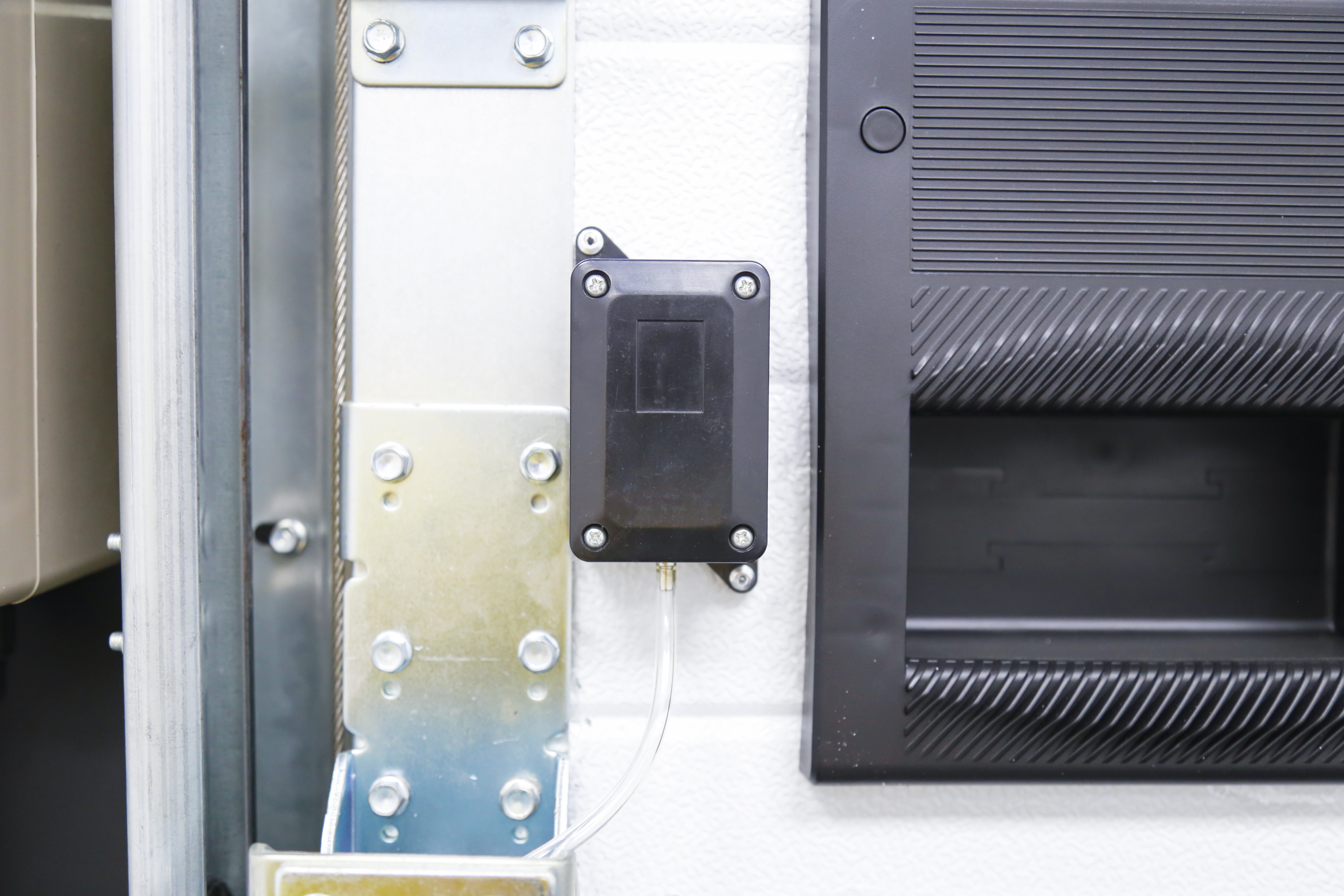 分段提升门安全系统