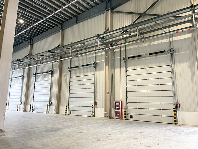 仓储物流出口提升门