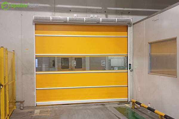 风幕机联动的快速卷帘门